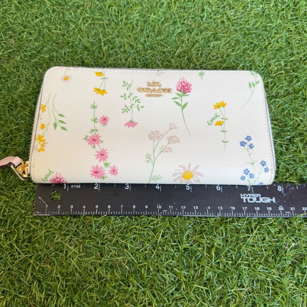 COACH Accordion Zip Around Wallet White Floral Wildflower Print C4452 - Picture 7 of 8